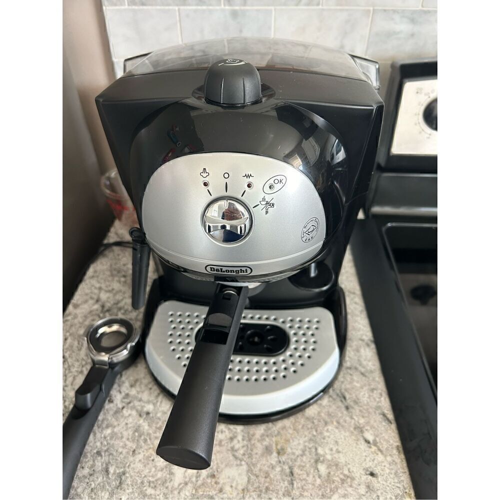 Delongi cappuccino espresso maker, coffee maker retro style bar32
